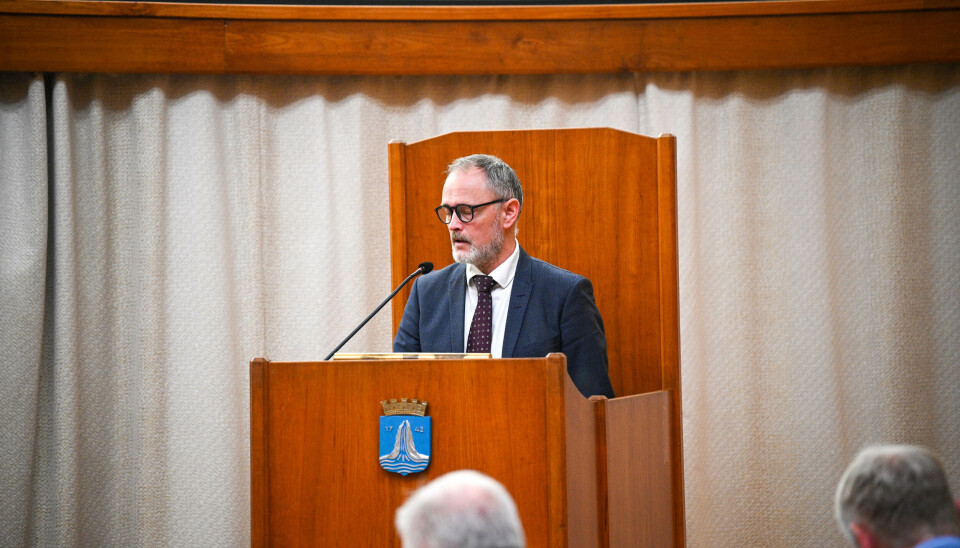 Kommunedirektør Arne Ingebrigtsen på talestolen, 23. oktober 2025.